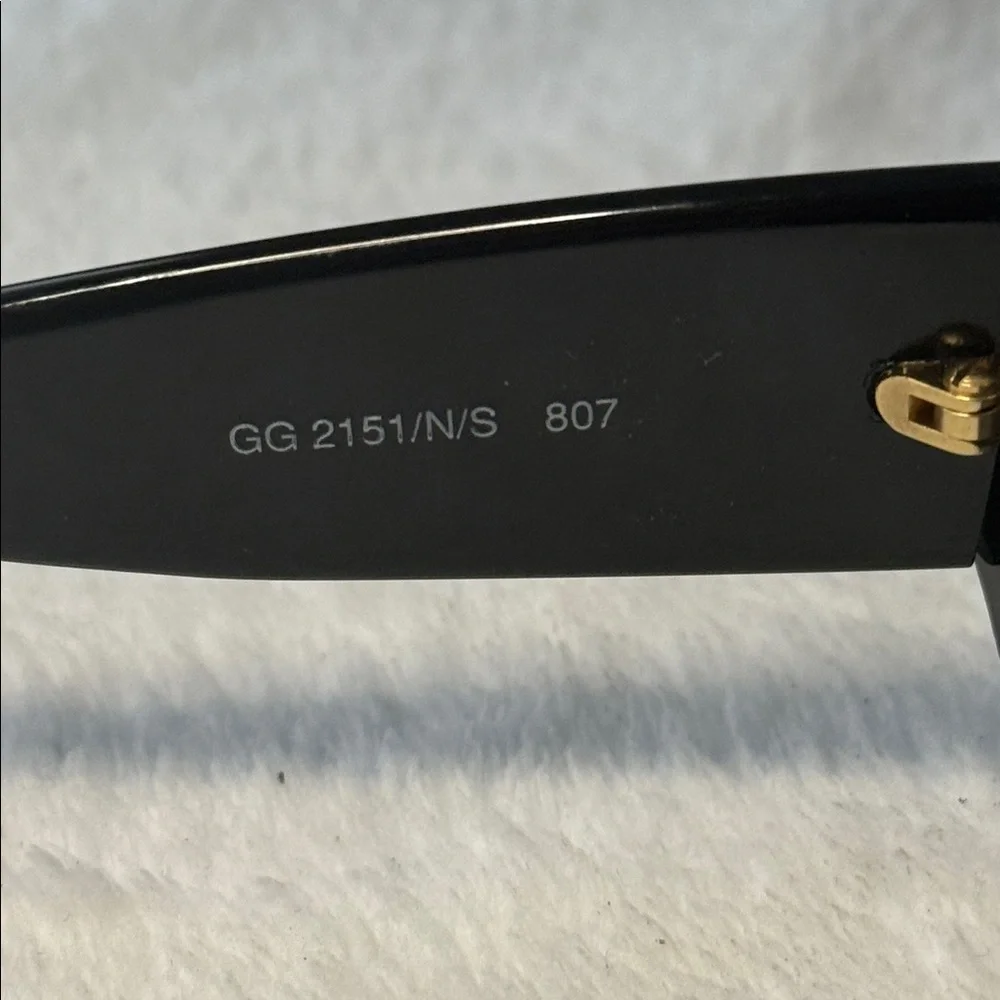 Gucci Black Classic Sunglasses - Picture 3 of 8